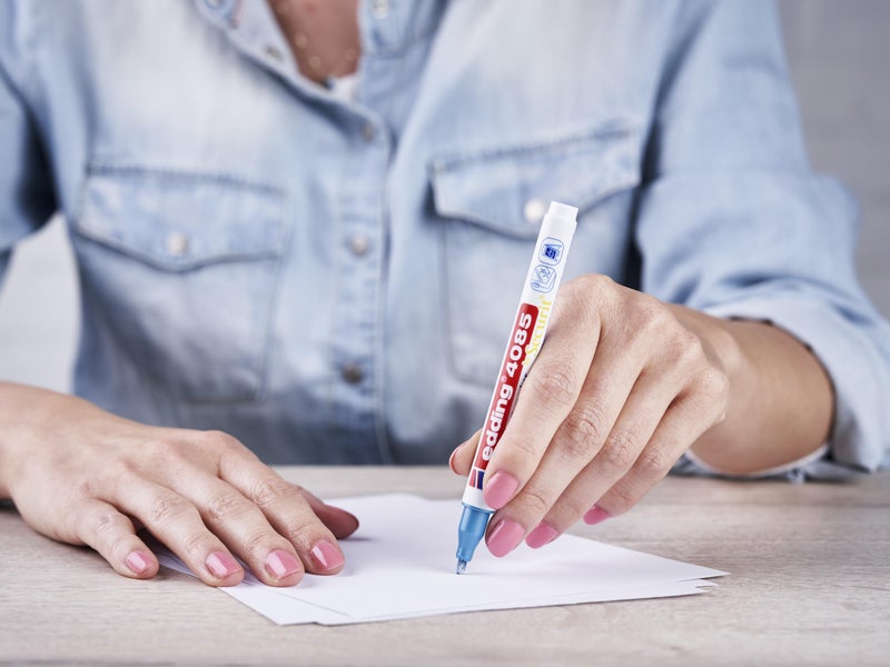 edding 4085 chalk marker - light blue - 1 chalk pen - round nib 1-2 mm - fine-nib wet wipe pen for chalkboards, windows, glass, mirrors - liquid chalk marker pens for opaque coverage - Image 3